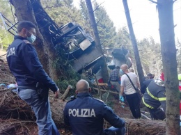 Число жертв аварии фуникулера в Италии возросло