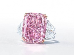 Пурпурно-розовый бриллиант «Сакура» продали на торгах Christie's за $29 млн