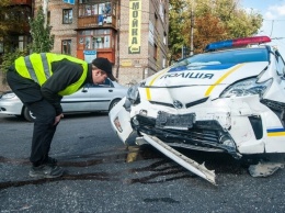 Десятки разбитых авто: в Днепре нашли "кладбище" полицейских машин