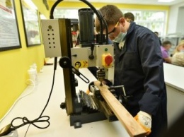 В Днепре «Интерпайп» открыл школьную лабораторию мехатроники и кабинет трудов нового поколения