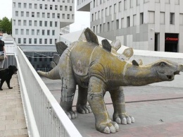 Возле Барселоны в скульптуре динозавра нашли труп мужчины