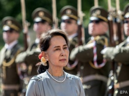 Свергнутая военными лидер Мьянмы впервые лично предстала перед судом. Адвокаты утверждали, что она выглядела здоровой