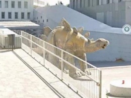 В Барселоне тело пропавшего мужчины нашли в статуе динозавра