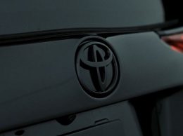 Toyota анонсировала дебют нового Prius Nightshade с гибридной установкой