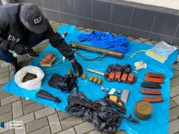 В центре Киева обнаружили тайник с оружием