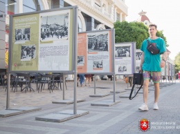 Симферополе открылась уличная выставка к 100-летнему юбилею книготорговли в Крыму