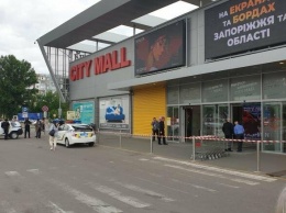 В Запорожье поступило сообщение о минировании нескольких торговых центров - посетители эвакуированы