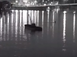 Дрифт баржы на Днепре: появилось видео со "сбежавшим" судном