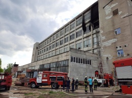 Масштабный пожар на заводе "Коммунар": подробности, фото
