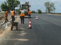 На Херсонщине ремонтируют дорогу к Черному и Азовскому морям