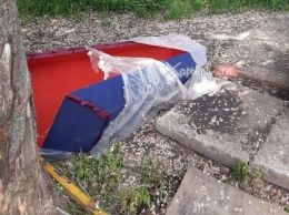 В Харькове посреди улицы лежал бесхозный гроб (фото)