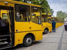 Все успеют на уроки: Днепропетровская область получила еще 13 школьных автобусов