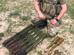 На Луганщине СБУ обнаружила тайник с гранатометами и боеприпасами