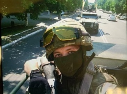 Опубликованы фото Протасевича из его смартфона. На них он в форме, с оружием и на фоне флагов "Азова"
