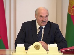 Лукашенко заявил, что Украина не захотела принять "самолет с бомбой", "Украэрорух" говорит, что в нашем небе угроз не было