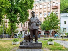 В Киеве десять лет назад открыли памятник солдату Швейку