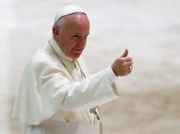 Папа римский Франциск оценил новый FIAT 500