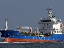 У берегов Японии танкер столкнулся с грузовым судном