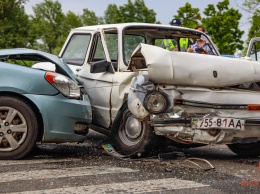 В Днепре на Сичеславской Набережной ЗАЗ врезался в Hyundai: пострадали трое человек