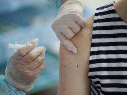 Минздрав отказался от испытаний комбинации вакцин AstraZeneca и "Спутник V"