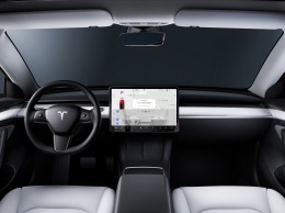 Tesla начала использовать камеры в салонах машин для слежения за вниманием водителя при активном Autopilot