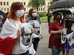 В Киеве активисты требовали ввести санкции против режима Лукашенко