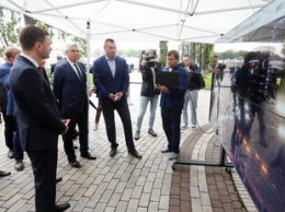 Кличко продемонстрировал "умную" систему управления освещением Киева