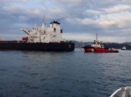 В Босфоре остановлено движение судов из-за аварии на танкере