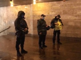 "Взрыв" и террористы: как в Киеве отражали "угрозу". ВИДЕО