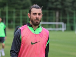Защитник турецкого клуба выпал из автобуса во время празднования выхода в Первую лигу