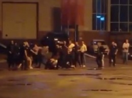 В Харькове несколько человек устроили драку возле ночного клуба, - ВИДЕО