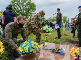 В Донецкой области почтили память генерала Кульчицкого и экипажа Ми-8
