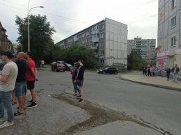 В России неизвестный открыл стрельбу по машинам и прохожим: есть раненные