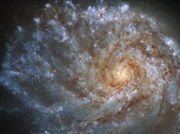 Телескоп "Хаббл" увидел странности в очень далекой галактике (фото)