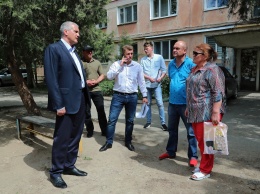 Жители Симферополя рассказали, как решились многолетние проблемы после обхода дворов Сергеем Аксеновым