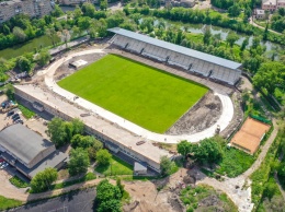 С новым газоном и крытой трибуной: в Кривом Роге реконструируют стадион "Спартак"