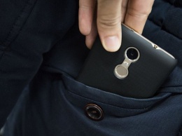 В Никополе на Центральном рынке 35-летний мужчина вытянул из кармана женщины телефон