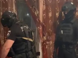 В Кременчуге полицейских обстреляли из окна многоэтажки