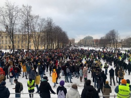 Суд отменил штраф журналисту за акцию 31 января в Петербурге