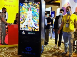 Дубайская компания создала робота-рекламщика