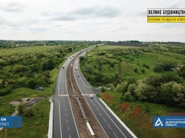 Под Днепром достраивают самую длинную трассу Украины