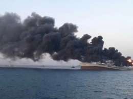 Самый большой корабль ВМС Ирана после пожара затонул в Оманском заливе
