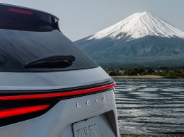 Есть первое официальное фото и дата презентации нового Lexus NX