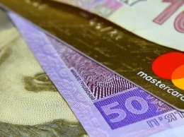 С карты запорожца мошенник украл более 300 тысяч гривен
