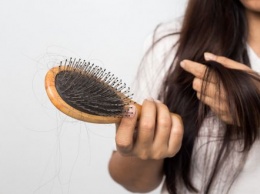 Почему выпадают волосы: биохакер раскрыла секрет