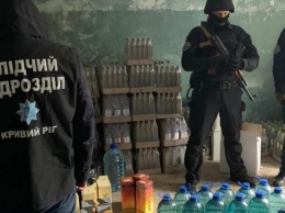 Полицейские Кривого Рога задержали преступнную группу, торговавшую коньяком, водкой и шампанским собственного изготовления под брендами известных марок