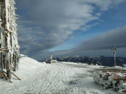 В Карпатах вершины гор покрыты снегом, мороз не прекращается