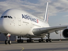 С самолета Air France эвакуировали пассажиров из-за угрозы взрыва