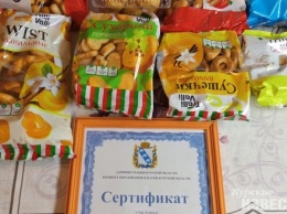 В России лучших учителей наградили пакетами с сухарями и сушками. Они говорят, что это не повод для насмешек