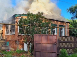 Три человека, включая ребенка, получили ожоги во время пожара в доме под Харьковом
